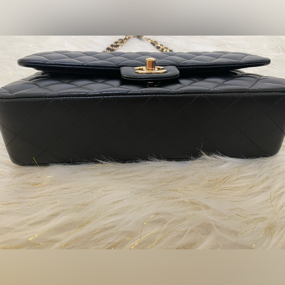 Chanel Classic Medium double flap bag - Picture 2 of 8